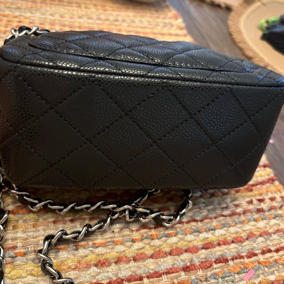 Discounted!!Black Quilted Crossbody Bag - Picture 8 of 9